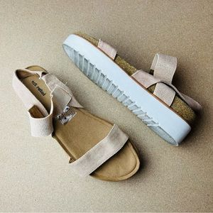 Not Rated Women’s Classic Comfort Platform Walking Sandals Size 8